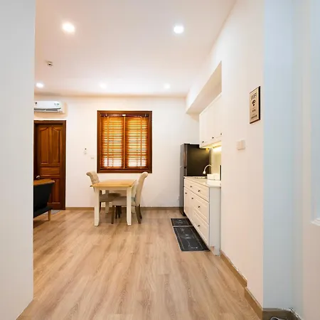 B786 Airport Homestay